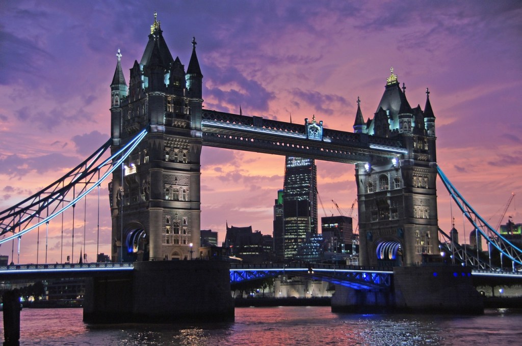 This image has an empty alt attribute; its file name is tower-bridge-441853_1280.jpg